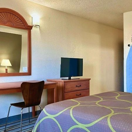 Отель Super 8 By Wyndham Colorado Springs/Afa Area Экстерьер фото