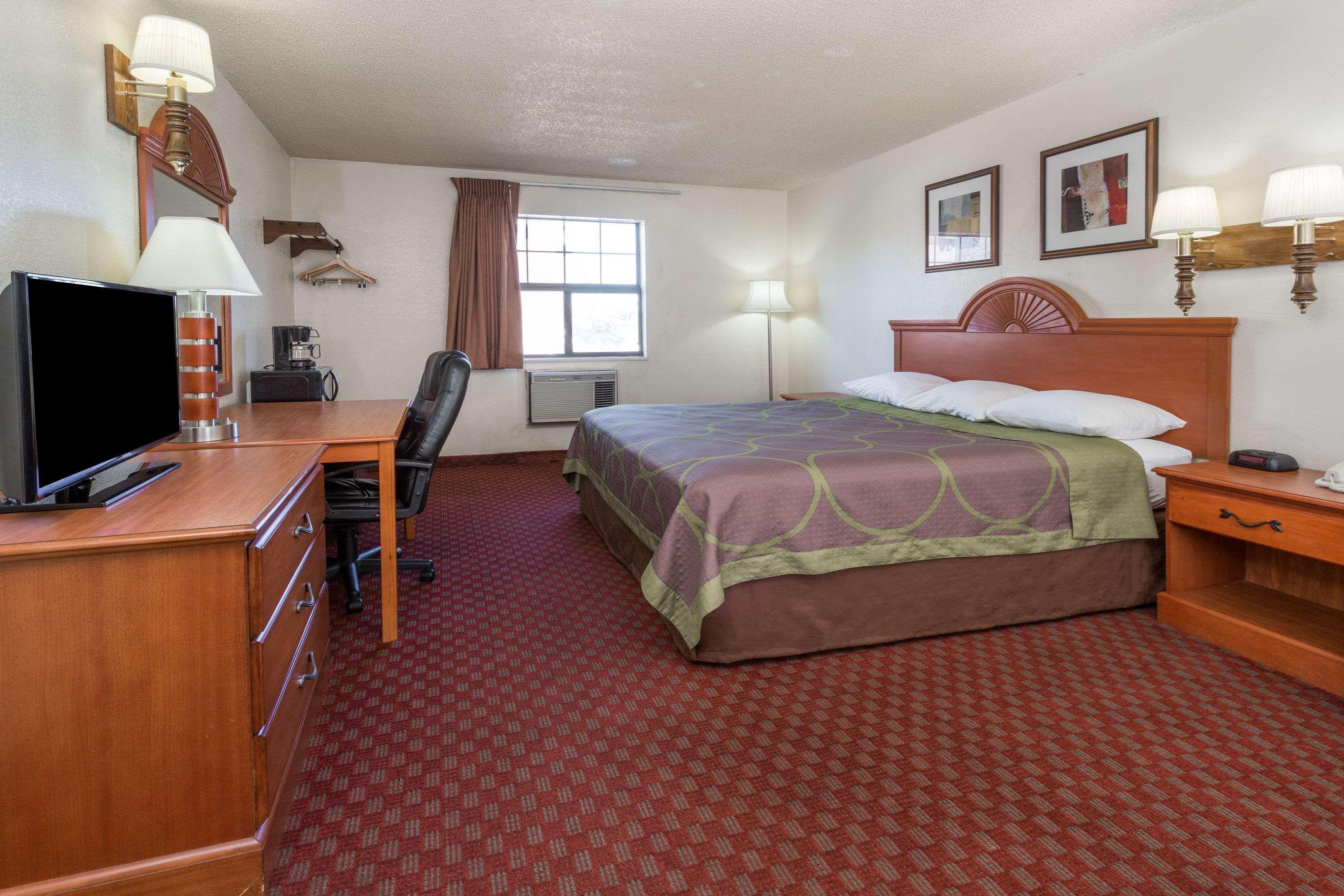 Отель Super 8 By Wyndham Colorado Springs/Afa Area Экстерьер фото