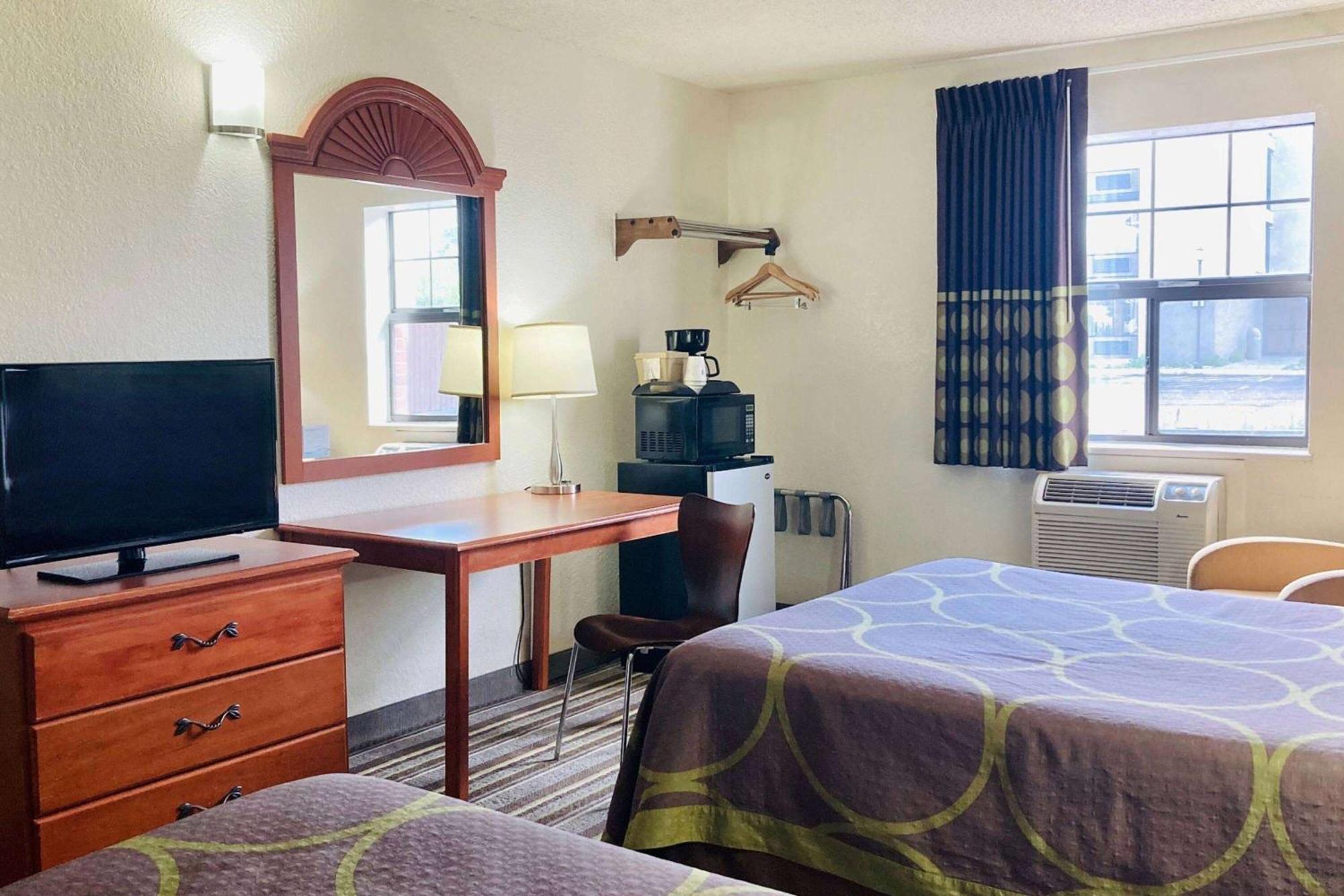 Отель Super 8 By Wyndham Colorado Springs/Afa Area Экстерьер фото