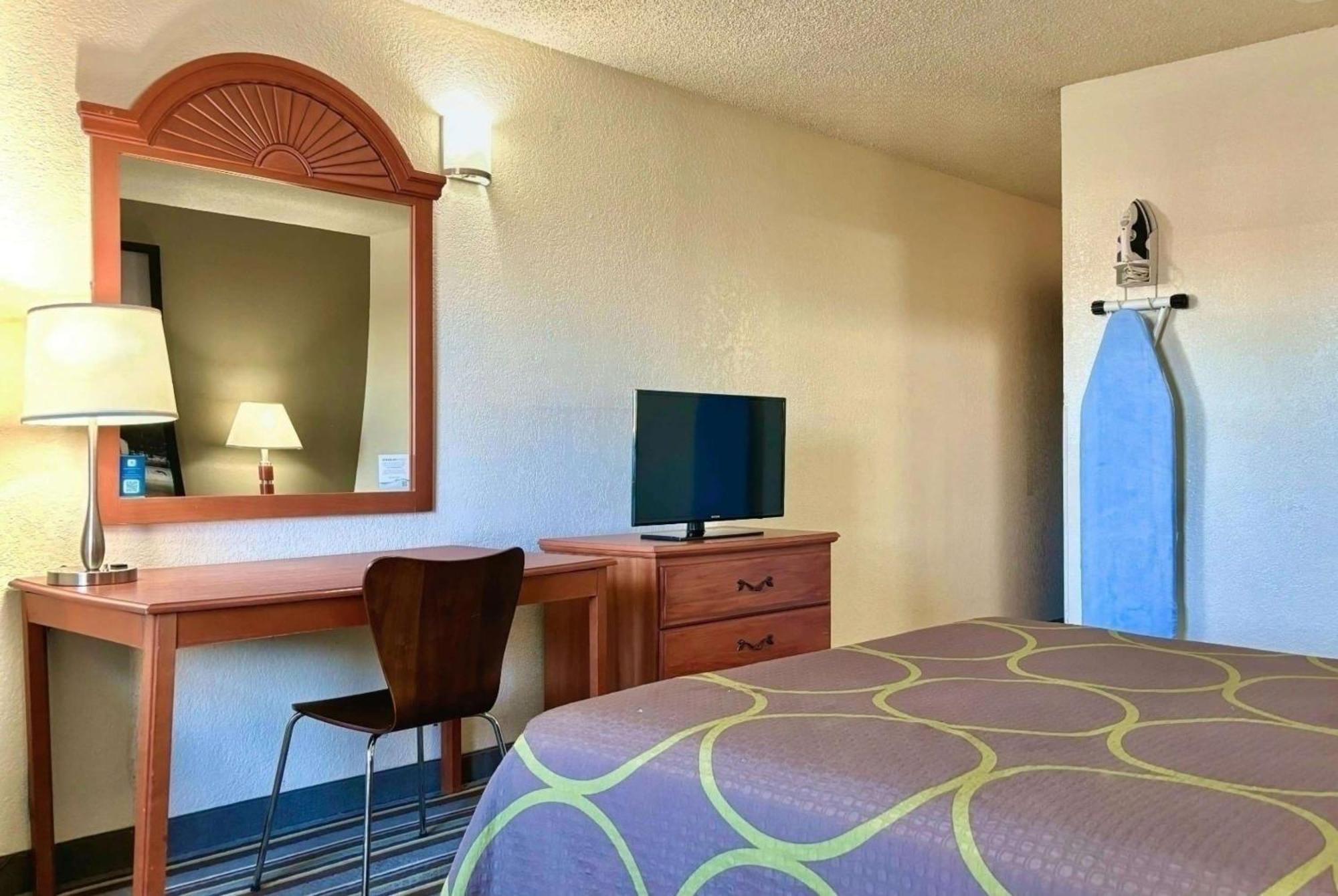 Отель Super 8 By Wyndham Colorado Springs/Afa Area Экстерьер фото