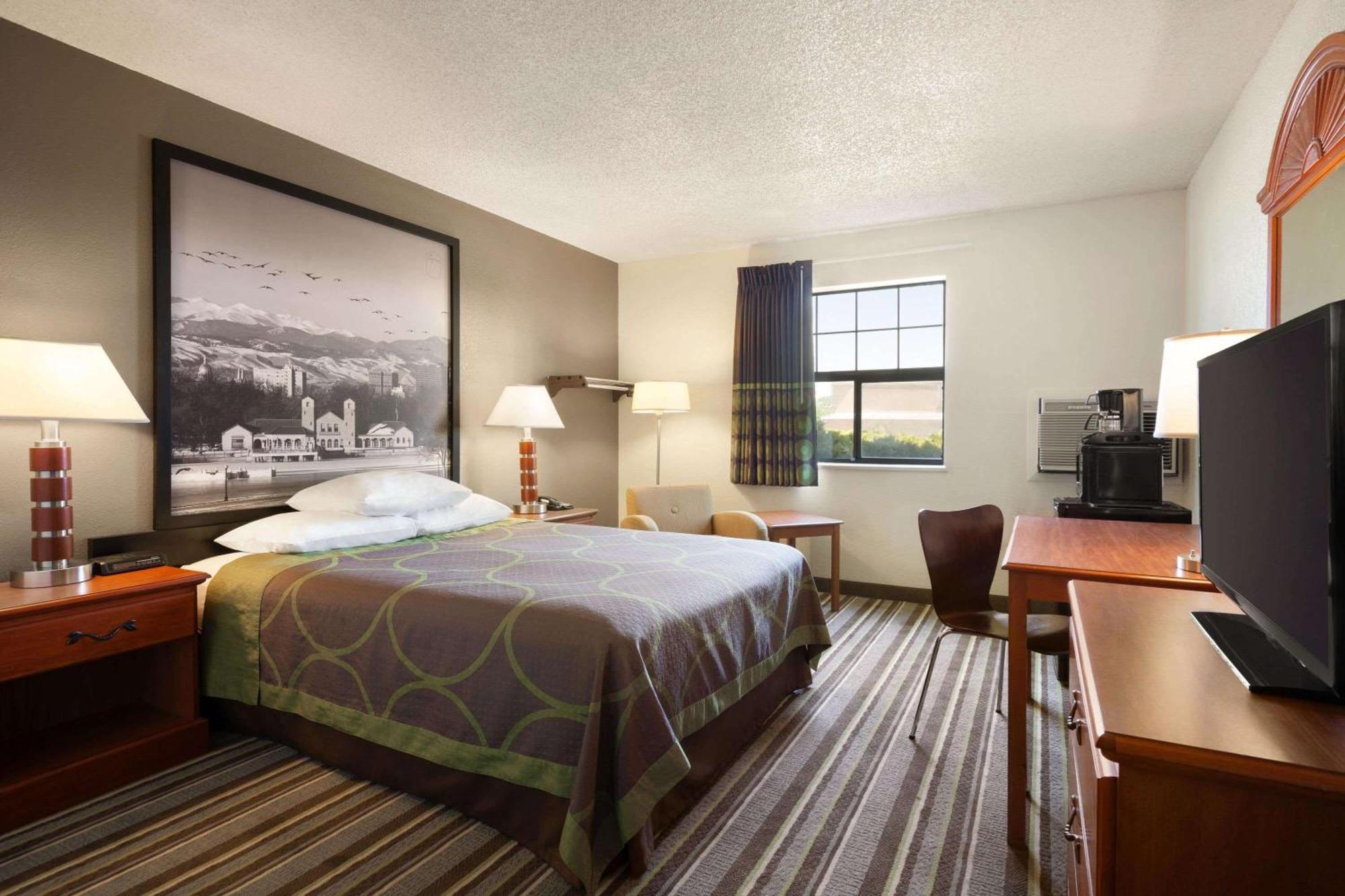 Отель Super 8 By Wyndham Colorado Springs/Afa Area Экстерьер фото